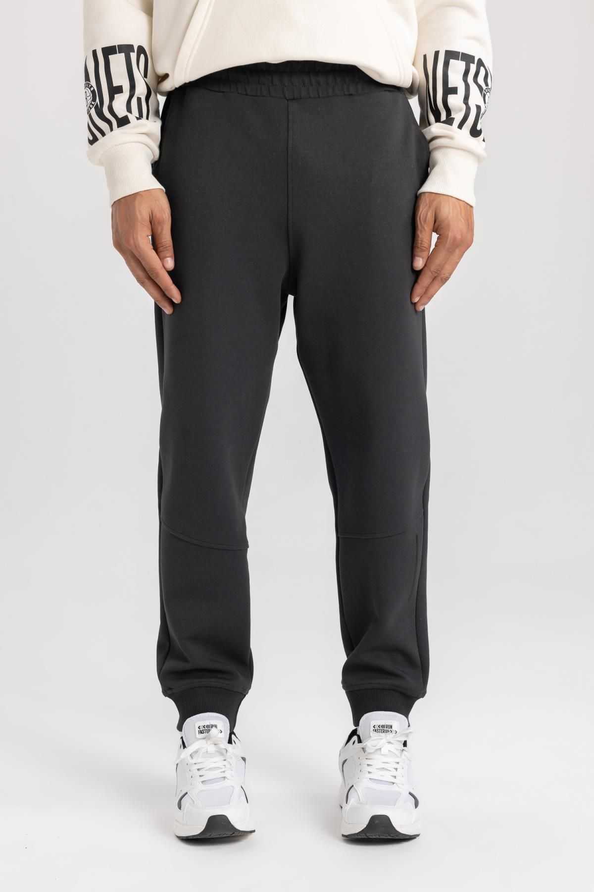 Fit Standard Fit Flexible Leg Jogger