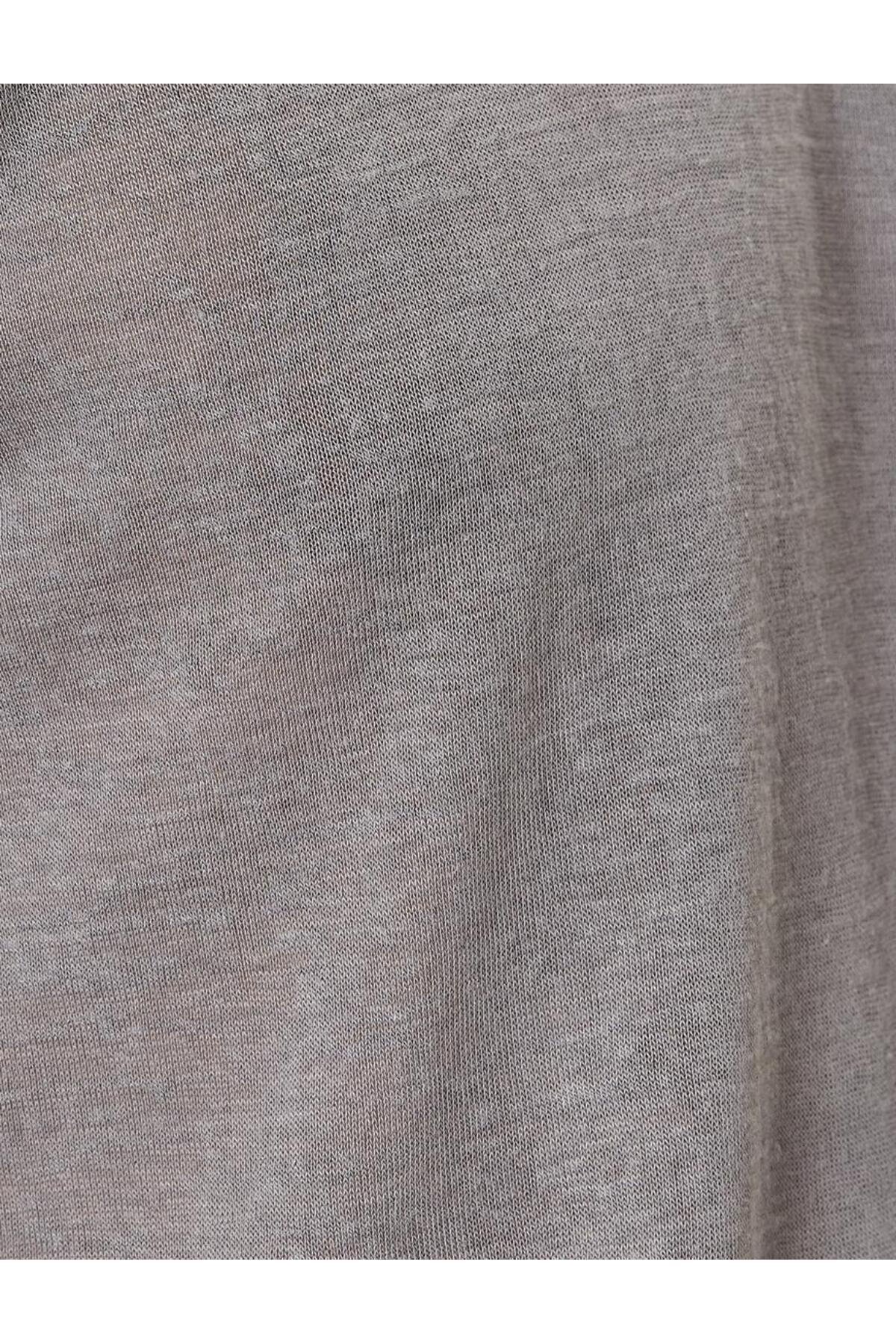 تیشرت یقه خدمه آستین کوتاه با جزئیات دوخت