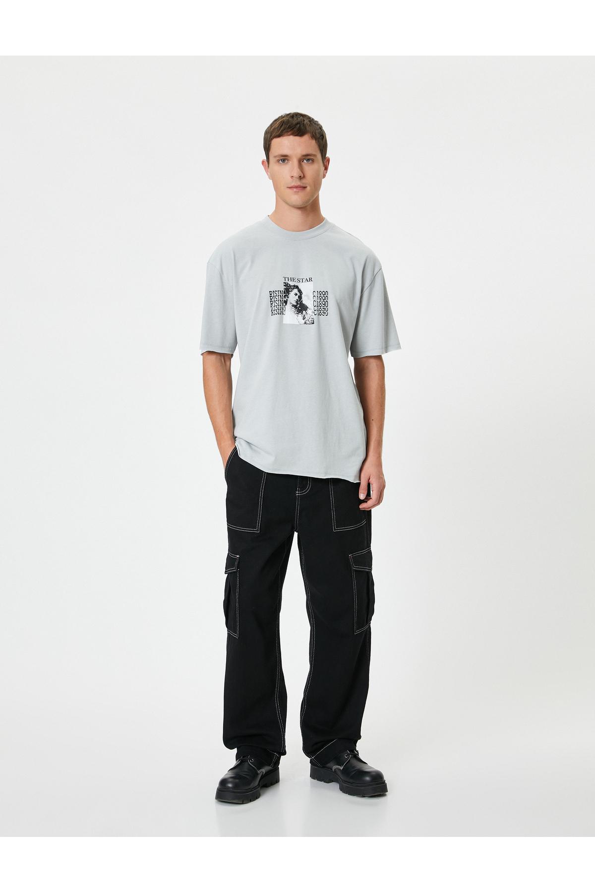 تیشرت ژان لئون ژروم دارای مجوز چاپ بیش از اندازه پشت آستین کوتاه یقه خدمه نخی