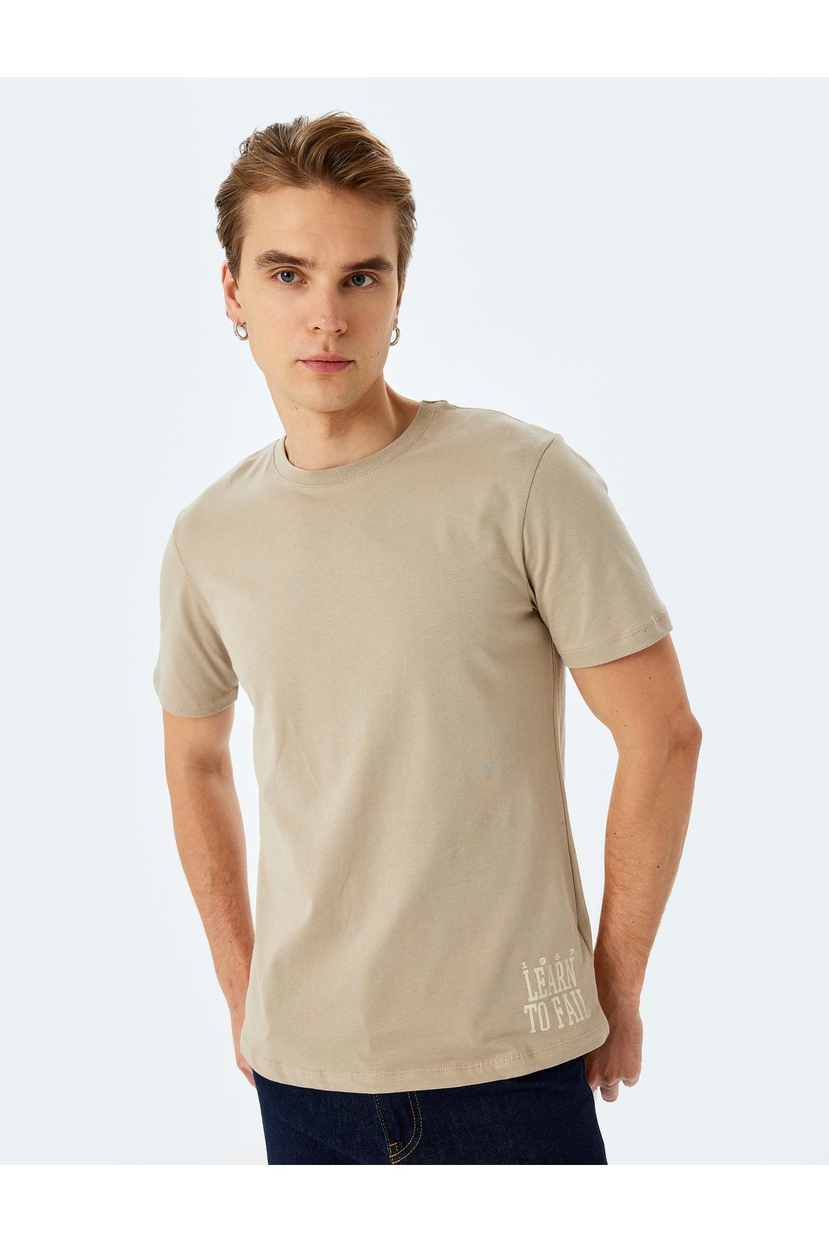 تیشرت چاپ شده با یقه نخی آستین کوتاه