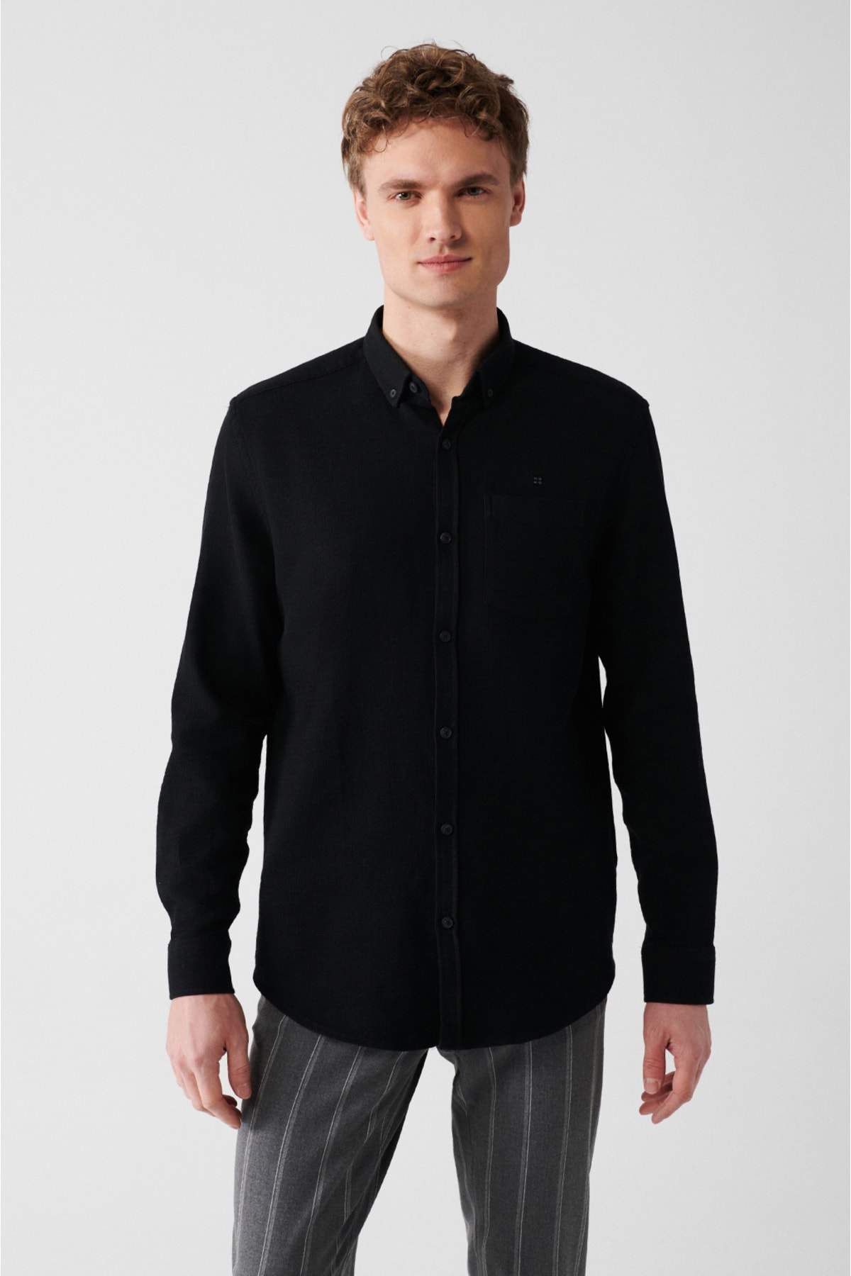 black-100-cotton-buttoned-collar-pocketed-regular-fit-shirt